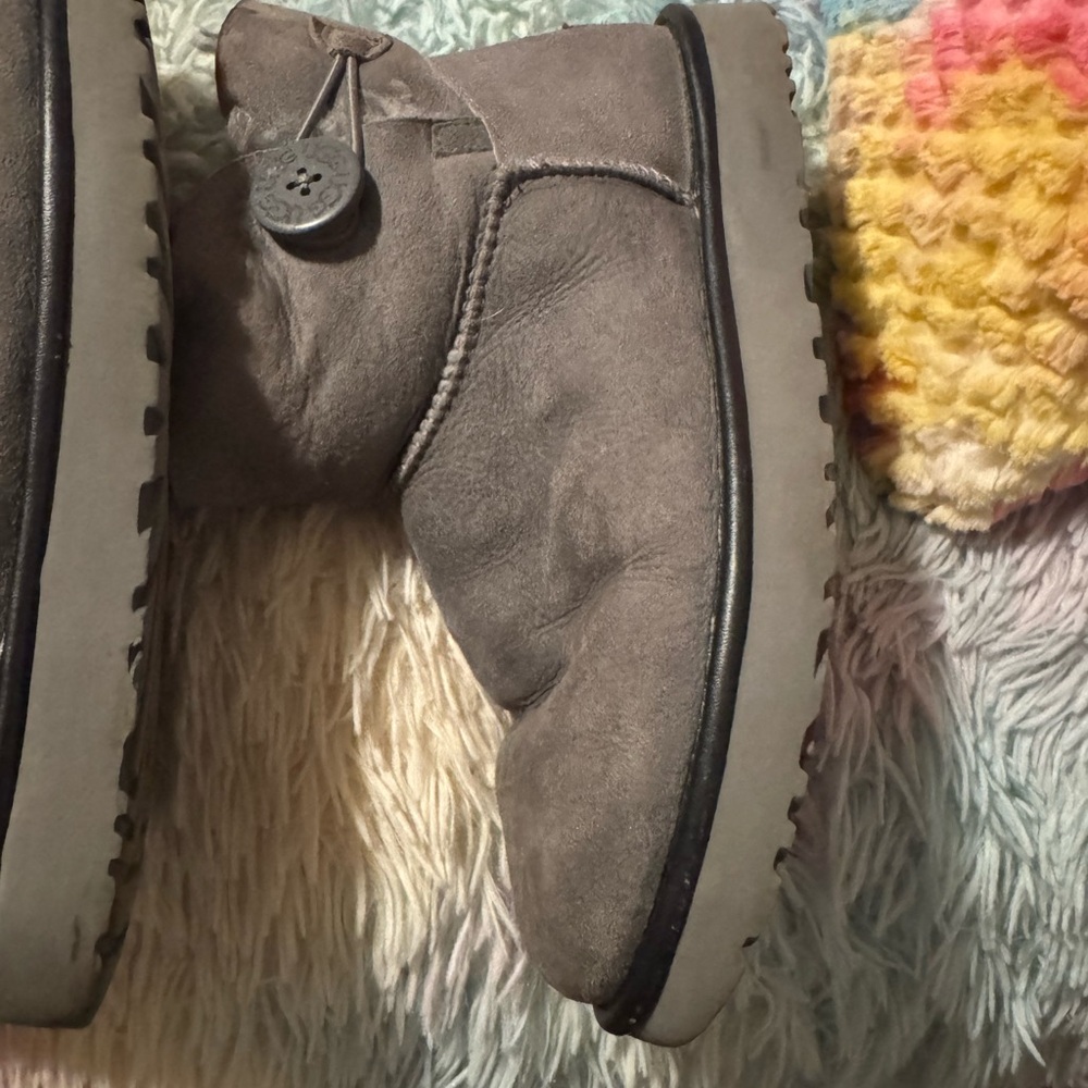 Gray Suede Ankle Boots with Fur Lining mint condition! - Picture 3 of 11